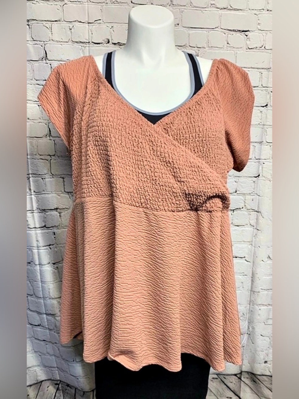 Like new size 5 Torrid peplum top